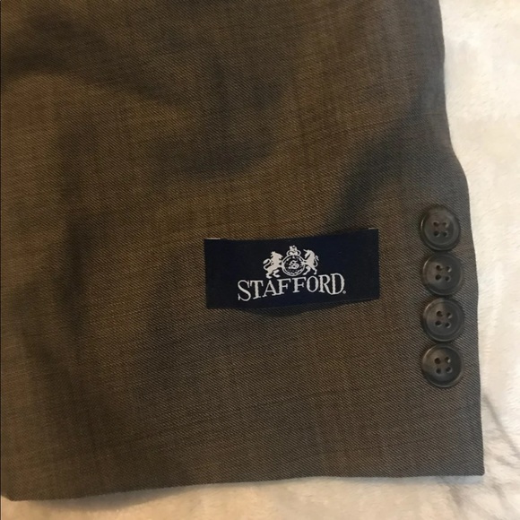 Mens 48R Stafford grey suit jacket with matching dress pants. - Picture 3 of 10